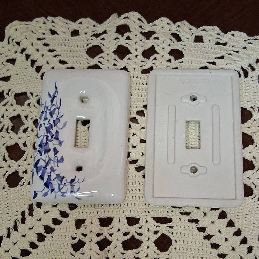Porcelin Single Toggle Light Switch Cover - White with Blue Floral